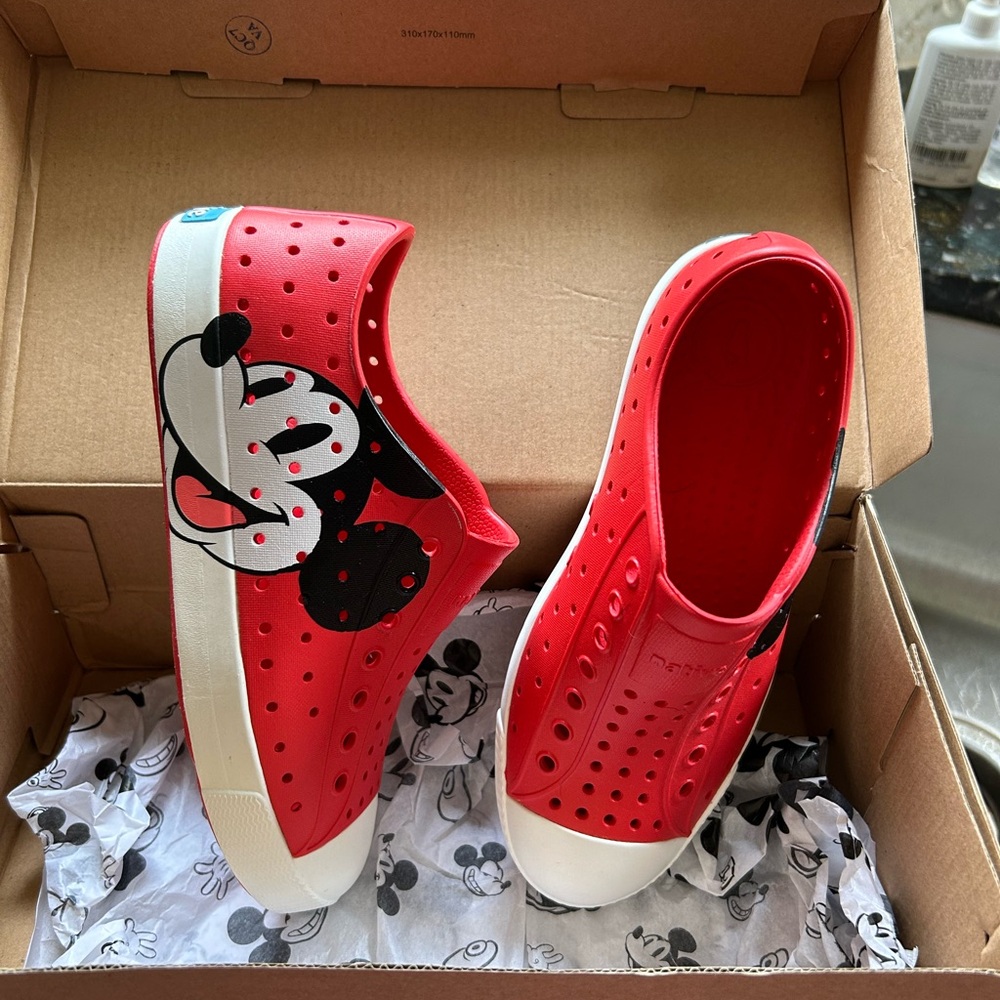 Native Mickey Mouse Shoes in Torch Red. 🎉NEW🎉